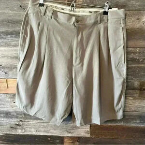 Bungalow Brand Mens Shorts Size 36 Khaki 100% Silk Pleated Silk NWT
